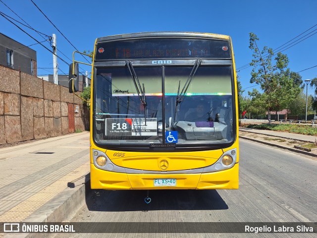 Buses Omega 6025 na cidade de Puente Alto, Cordillera, Metropolitana de Santiago, Chile, por Rogelio Labra Silva. ID da foto: 12012843.