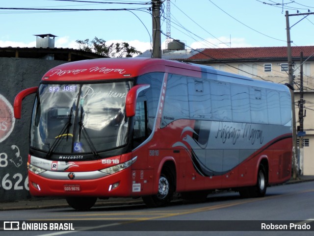 Empresa de Ônibus Pássaro Marron 5816 na cidade de São José dos Campos, São Paulo, Brasil, por Robson Prado. Número da foto: #12015629.