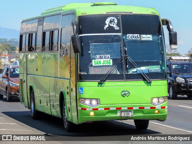 Transnorte de Upala AB 6109 na cidade de Alajuela, Alajuela, Costa Rica, por Andrés Martínez Rodríguez. ID da foto: 12014616.