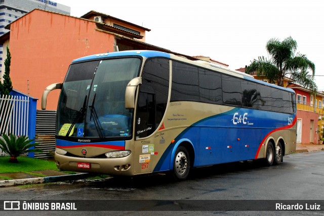 E&E Turismo - Edson & Ednei Turismo 257 na cidade de Aparecida, São Paulo, Brasil, por Ricardo Luiz. Número da foto: #12015357.