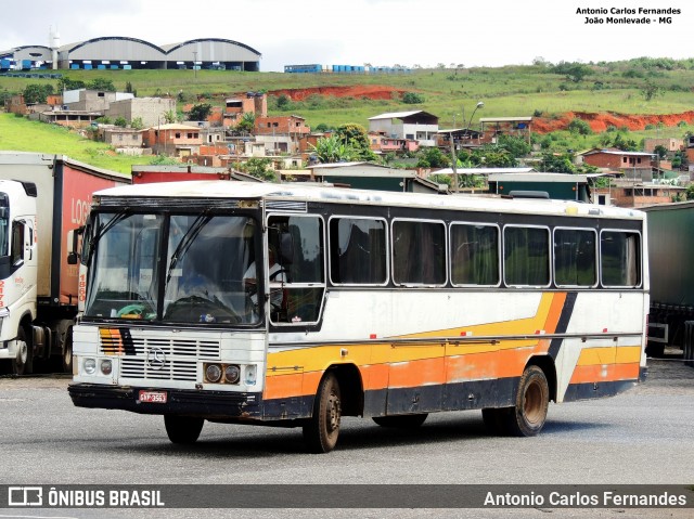 Ônibus Particulares 3563 na cidade de João Monlevade, Minas Gerais, Brasil, por Antonio Carlos Fernandes. Número da foto: #12013970.