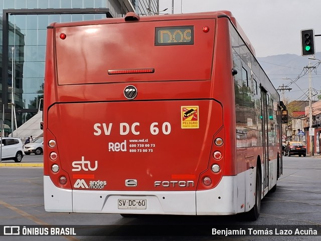 STU Santiago Transporte Urbano SVDC60 na cidade de Ñuñoa, Santiago, Metropolitana de Santiago, Chile, por Benjamín Tomás Lazo Acuña. Número da foto: #12017418.
