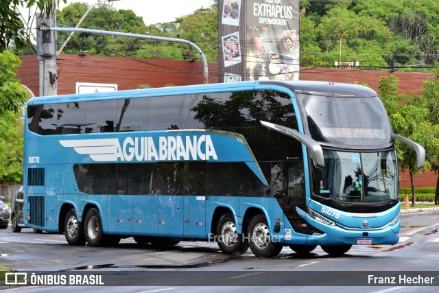 Viação Águia Branca 51070 na cidade de Vitória, Espírito Santo, Brasil, por Franz Hecher. Número da foto: #12020190.