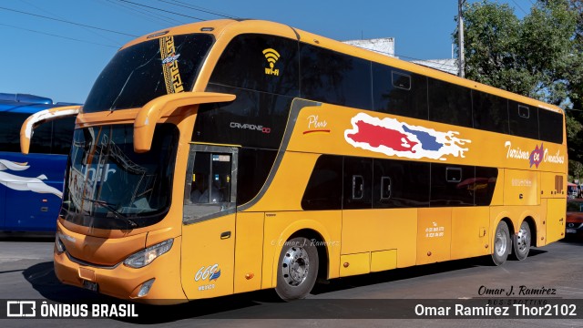 Turismo en Omnibus 669 na cidade de Gustavo A. Madero, Ciudad de México, México, por Omar Ramírez Thor2102. Número da foto: #12023283.