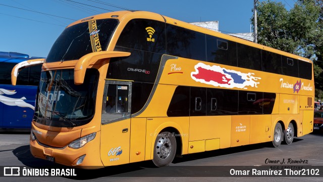 Turismo en Omnibus 669 na cidade de Gustavo A. Madero, Ciudad de México, México, por Omar Ramírez Thor2102. ID da foto: 12023283.