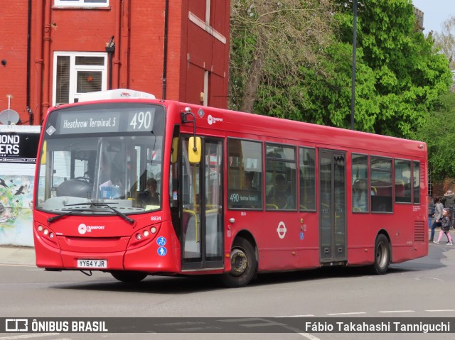 Abellio London Bus Company 8834 na cidade de Richmond, Greater London, Inglaterra, por Fábio Takahashi Tanniguchi. ID da foto: 12026461.