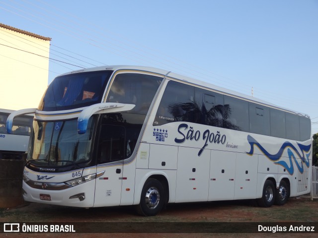 São João Turismo 845 na cidade de Trindade, Goiás, Brasil, por Douglas Andrez. ID da foto: 12030391.