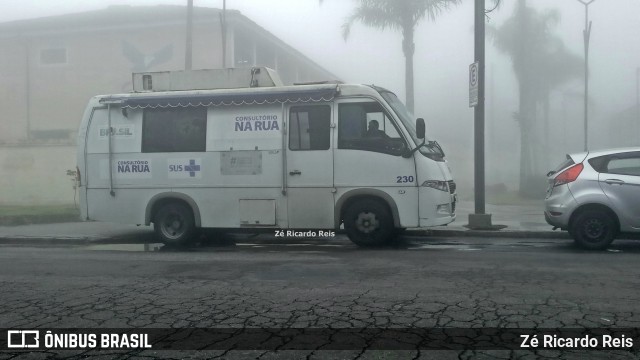 Prefeitura Municipal de Petrópolis 230 - CONSULTóRIO NA RUA na cidade de Petrópolis, Rio de Janeiro, Brasil, por Zé Ricardo Reis. Número da foto: #12031502.