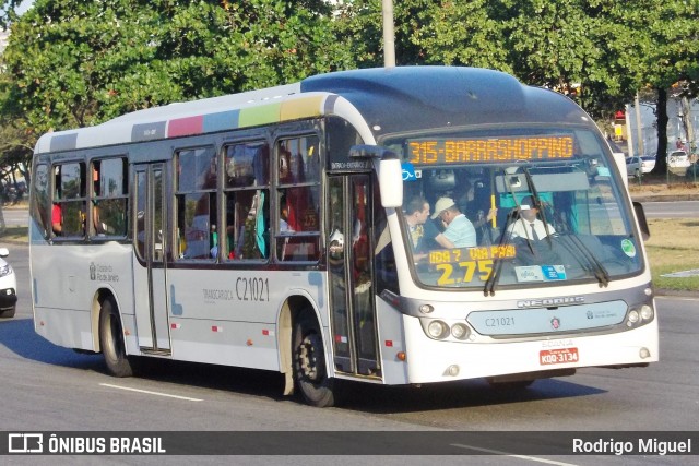 Translitorânea Turística C21021 na cidade de Rio de Janeiro, Rio de Janeiro, Brasil, por Rodrigo Miguel. Número da foto: #12032396.