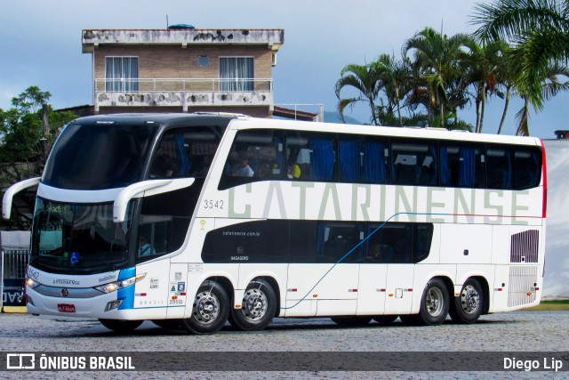 Auto Viação Catarinense 3542 na cidade de Balneário Camboriú, Santa Catarina, Brasil, por Diego Lip. ID da foto: 11990376.