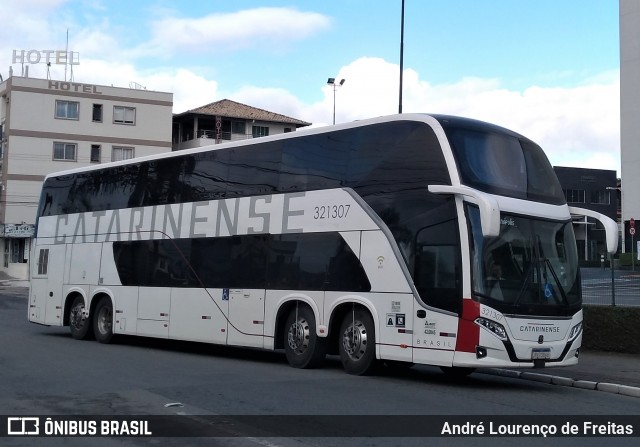 Auto Viação Catarinense 321307 na cidade de Balneário Camboriú, Santa Catarina, Brasil, por André Lourenço de Freitas. Número da foto: #11989187.