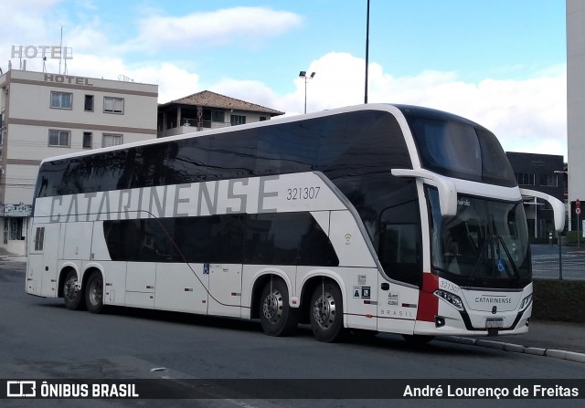 Auto Viação Catarinense 321307 na cidade de Balneário Camboriú, Santa Catarina, Brasil, por André Lourenço de Freitas. ID da foto: 11989187.