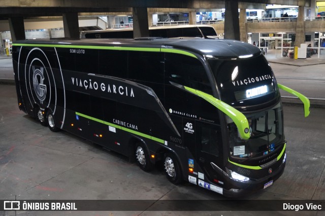Viação Garcia 96070 na cidade de Curitiba, Paraná, Brasil, por Diogo Viec. Número da foto: #12037157.