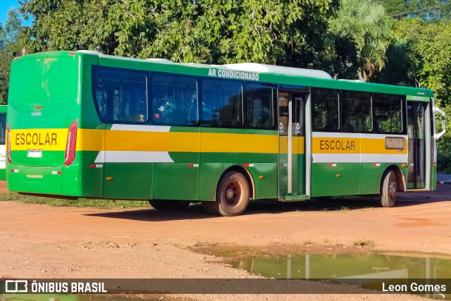 Escolares 4003 na cidade de Cuiabá, Mato Grosso, Brasil, por Leon Gomes. Número da foto: #12046829.