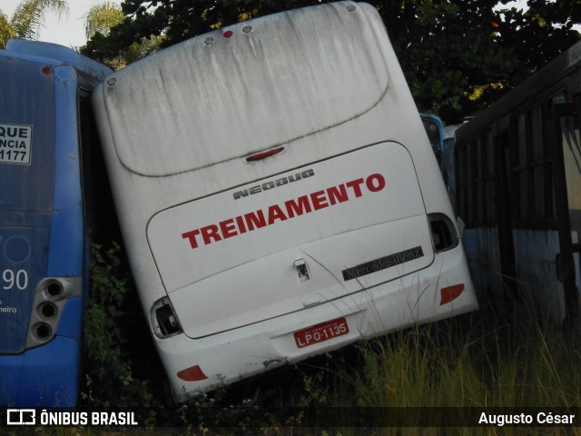 Sucata e Desmanches Expresso Pégaso/ D87707 na cidade de Rio de Janeiro, Rio de Janeiro, Brasil, por Augusto César. ID da foto: 12045699.