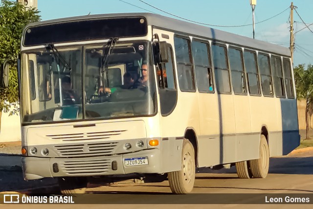 Ônibus Particulares OC-03 na cidade de Cuiabá, Mato Grosso, Brasil, por Leon Gomes. Número da foto: #12046849.