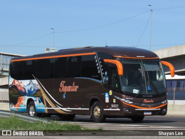 Tupantur Turismo 3007 na cidade de Porto Alegre, Rio Grande do Sul, Brasil, por Shayan Lee. Número da foto: #12050035.