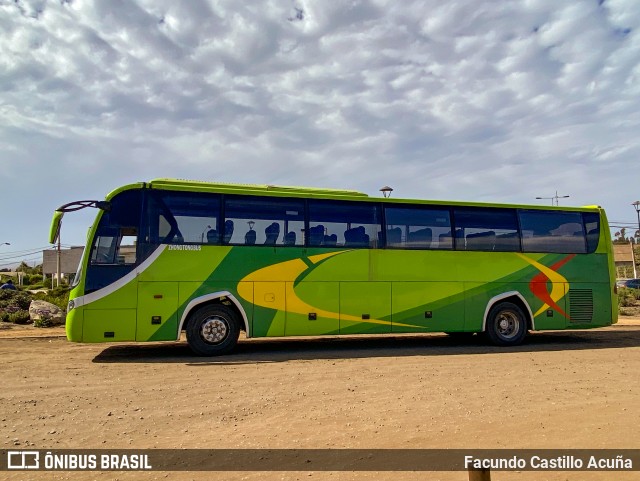 Ônibus Particulares  na cidade de Santo Domingo, San Antonio, Valparaíso, Chile, por Facundo Castillo Acuña. Número da foto: #12050825.