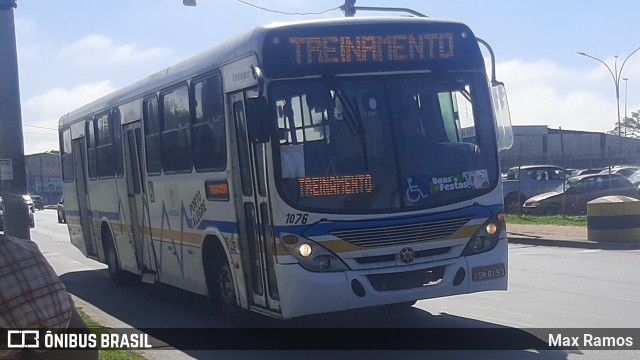 Trevo Transportes Coletivos 1076 na cidade de Porto Alegre, Rio Grande do Sul, Brasil, por Max Ramos. Número da foto: #12058066.