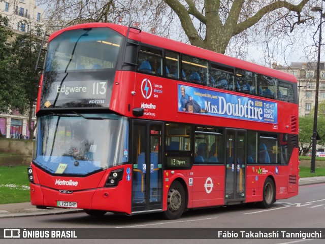 Metroline WDE2788 na cidade de London, Greater London, Inglaterra, por Fábio Takahashi Tanniguchi. Número da foto: #12056931.
