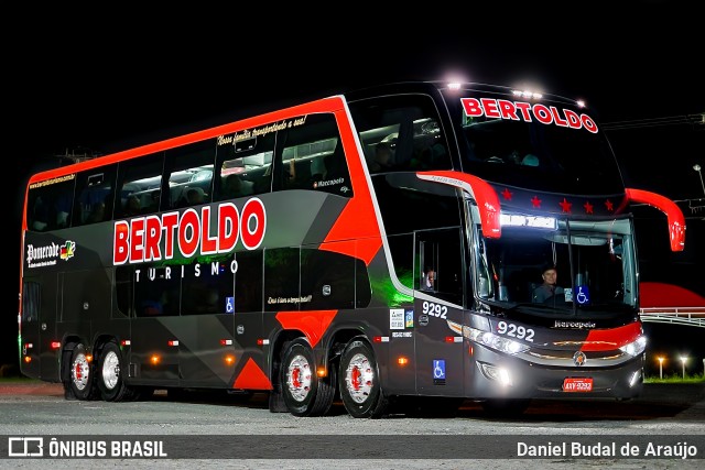 Bertoldo Turismo e Excursões 9292 na cidade de Quatro Barras, Paraná, Brasil, por Daniel Budal de Araújo. Número da foto: #12060470.