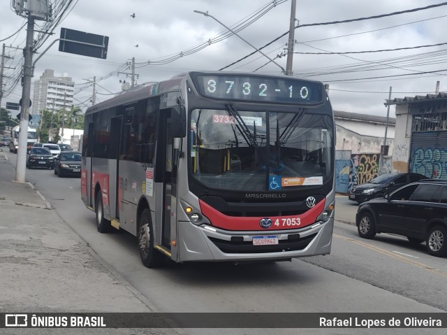 Pêssego Transportes 4 7053 na cidade de São Paulo, São Paulo, Brasil, por Rafael Lopes de Oliveira. ID da foto: 11990918.