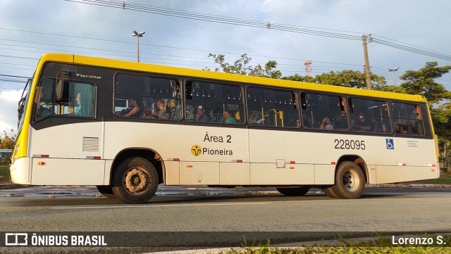 Viação Pioneira 228095 na cidade de Lago Norte, Distrito Federal, Brasil, por Lorenzo S.. Número da foto: #11992286.
