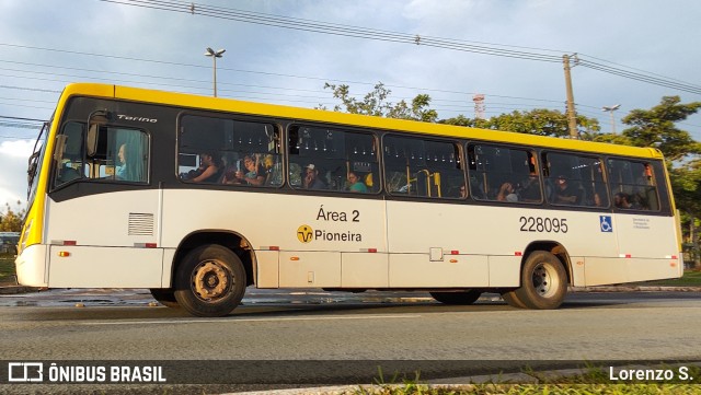 Viação Pioneira 228095 na cidade de Lago Norte, Distrito Federal, Brasil, por Lorenzo S.. ID da foto: 11992286.