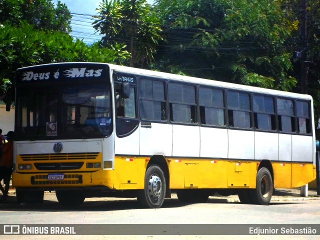 Ônibus Particulares 0F69 na cidade de Araçoiaba, Pernambuco, Brasil, por Edjunior Sebastião. ID da foto: 11991355.