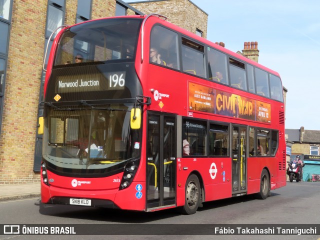 Abellio London Bus Company 2613 na cidade de London, Greater London, Inglaterra, por Fábio Takahashi Tanniguchi. Número da foto: #12062560.
