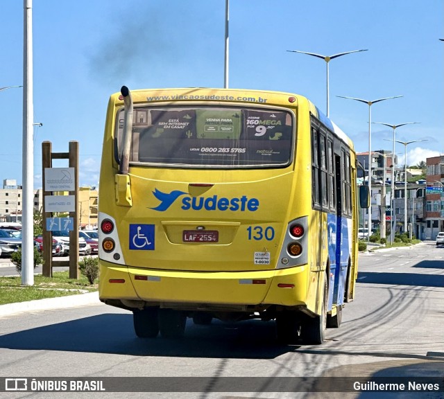 Viação Sudeste 130 na cidade de Marataízes, Espírito Santo, Brasil, por Guilherme Neves. Número da foto: #12002100.