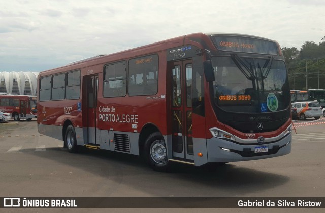 Trevo Transportes Coletivos 1227 na cidade de Porto Alegre, Rio Grande do Sul, Brasil, por Gabriel da Silva Ristow. Número da foto: #12002800.