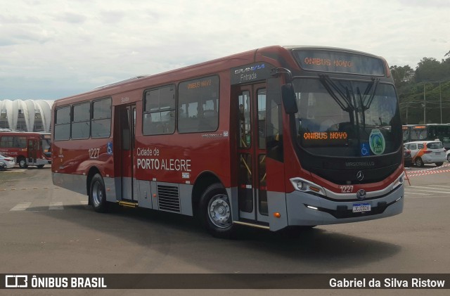 Trevo Transportes Coletivos 1227 na cidade de Porto Alegre, Rio Grande do Sul, Brasil, por Gabriel da Silva Ristow. ID da foto: 12002800.