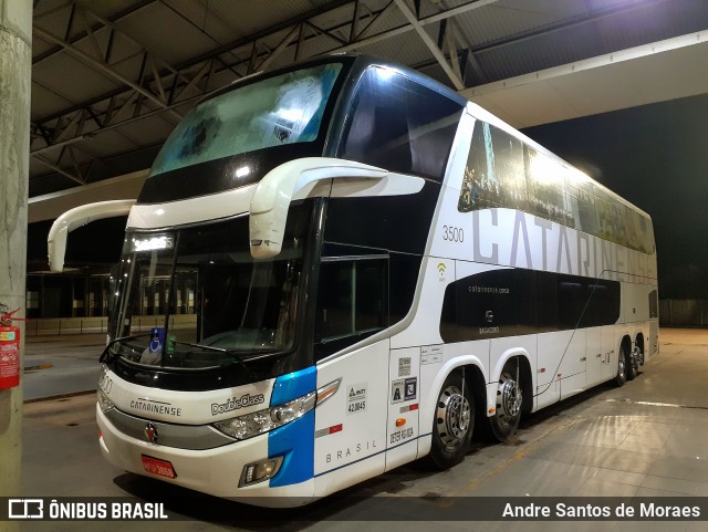 Auto Viação Catarinense 3500 na cidade de Curitiba, Paraná, Brasil, por Andre Santos de Moraes. Número da foto: #12063355.