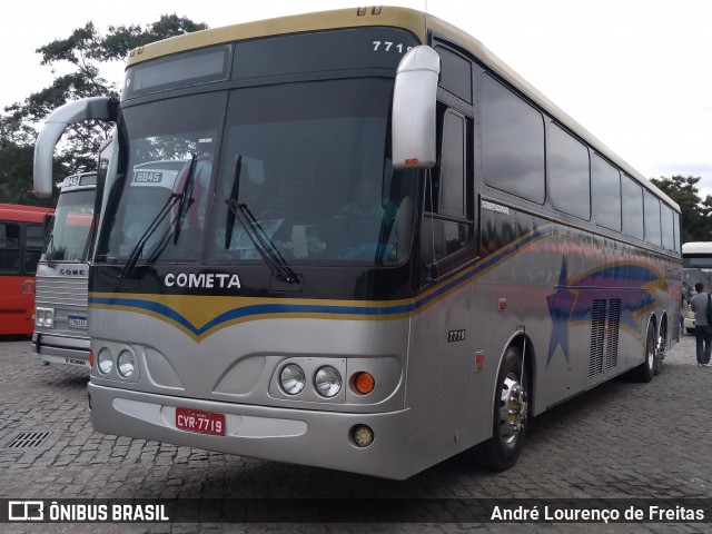 Ônibus Particulares 7719 na cidade de Curitiba, Paraná, Brasil, por André Lourenço de Freitas. Número da foto: #12088405.