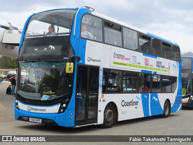 Stagecoach 11590 na cidade de Weybridge, Surrey, Inglaterra, por Fábio Takahashi Tanniguchi. Número da foto: #12093568.
