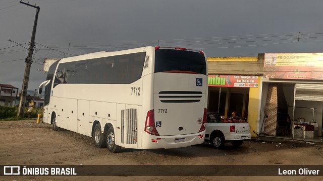 Ônibus Particulares 7712 na cidade de Agrestina, Pernambuco, Brasil, por Leon Oliver. Número da foto: #12091839.