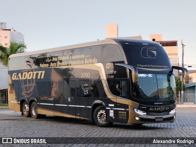 Auto Viação Gadotti 3700 na cidade de Balneário Camboriú, Santa Catarina, Brasil, por Alexandre Rodrigo. Número da foto: #12092045.