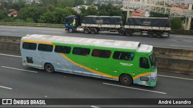 Geralda Tur 7373 na cidade de Limeira, São Paulo, Brasil, por André Leandro. Número da foto: #12091602.