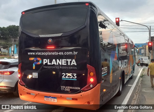 Planeta Transportes Rodoviários 2253 na cidade de Cariacica, Espírito Santo, Brasil, por Everton Costa Goltara. Número da foto: #12092340.