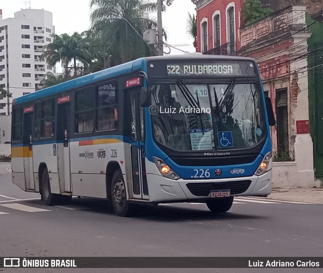Consórcio Recife 226 na cidade de Recife, Pernambuco, Brasil, por Luiz Adriano Carlos. Número da foto: #12095420.
