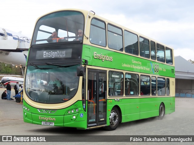 Ensignbus Company 130 na cidade de Weybridge, Surrey, Inglaterra, por Fábio Takahashi Tanniguchi. Número da foto: #12096503.
