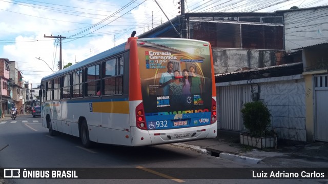Consórcio Recife 932 na cidade de Recife, Pernambuco, Brasil, por Luiz Adriano Carlos. Número da foto: #12095418.