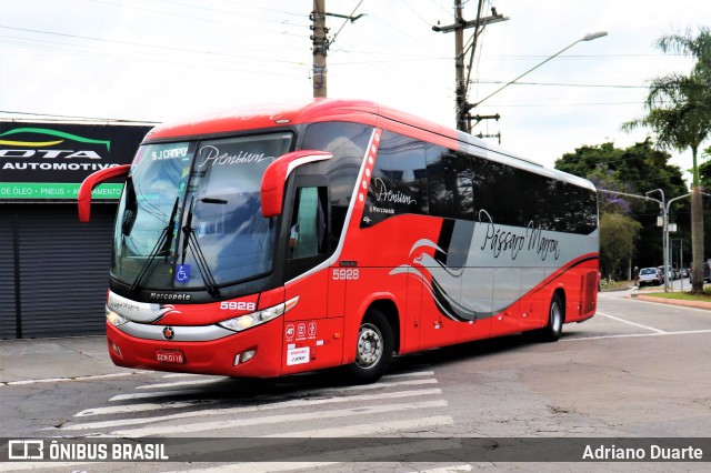 Empresa de Ônibus Pássaro Marron 5928 na cidade de Guaratinguetá, São Paulo, Brasil, por Adriano Duarte. Número da foto: #12095151.
