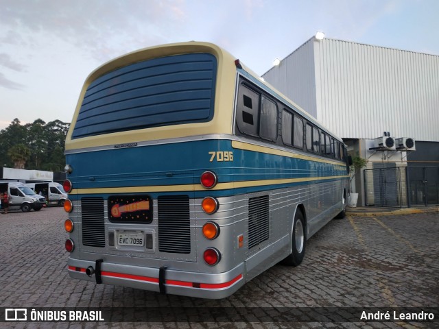 Ônibus Particulares 7096 na cidade de Caieiras, São Paulo, Brasil, por André Leandro. Número da foto: #12099669.