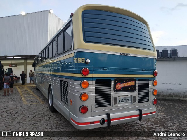 Ônibus Particulares 7096 na cidade de Caieiras, São Paulo, Brasil, por André Leandro. Número da foto: #12099672.