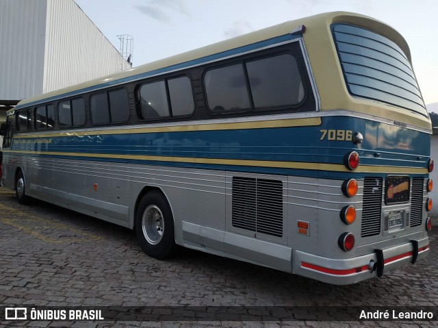Ônibus Particulares 7096 na cidade de Caieiras, São Paulo, Brasil, por André Leandro. Número da foto: #12099676.