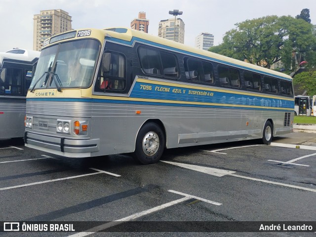 Ônibus Particulares 7096 na cidade de São Paulo, São Paulo, Brasil, por André Leandro. Número da foto: #12099679.