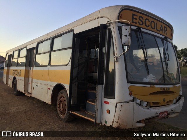 Escolares 8046 na cidade de Anápolis, Goiás, Brasil, por Sullyvan Martins Ribeiro. Número da foto: #12103619.
