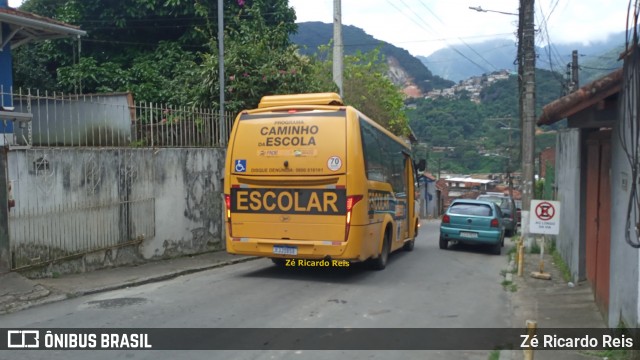 Prefeitura Municipal de Petrópolis ESCOLAR RJJ1B58 na cidade de Petrópolis, Rio de Janeiro, Brasil, por Zé Ricardo Reis. Número da foto: #12105259.
